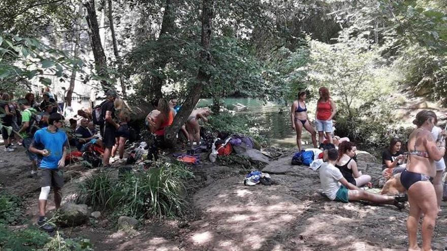 Un dia de molta freqüentació en un dels gorgs de les Planes d&#039;Hostoles