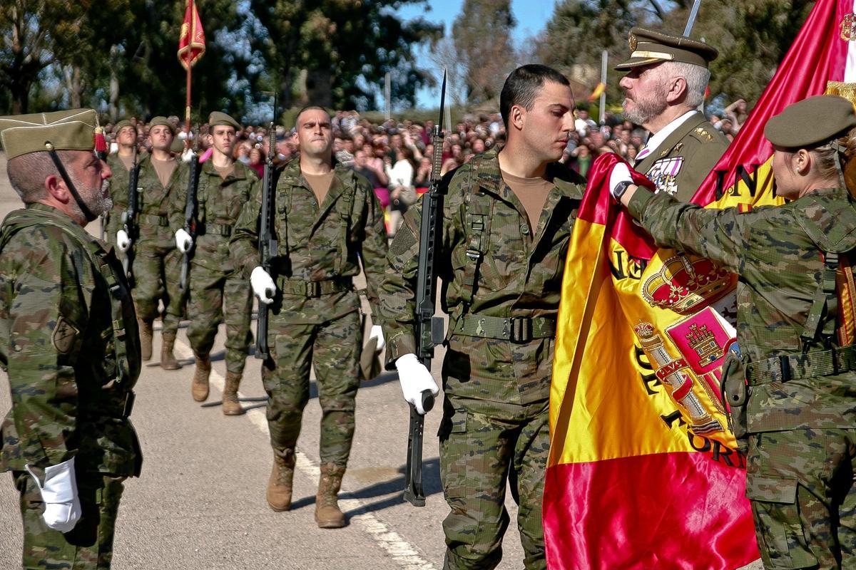 Jura de bandera de soldados en Cáceres en una imagen de archivo.