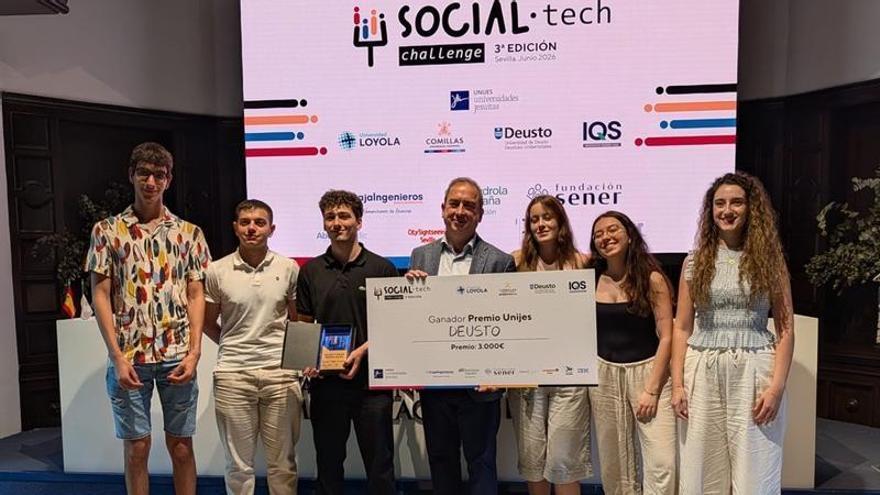 Estudiantes de Ingeniería de Loyola, IQS, Deusto y Comillas construyen una silla autónoma para facilitar los traslados en centros hospitalarios