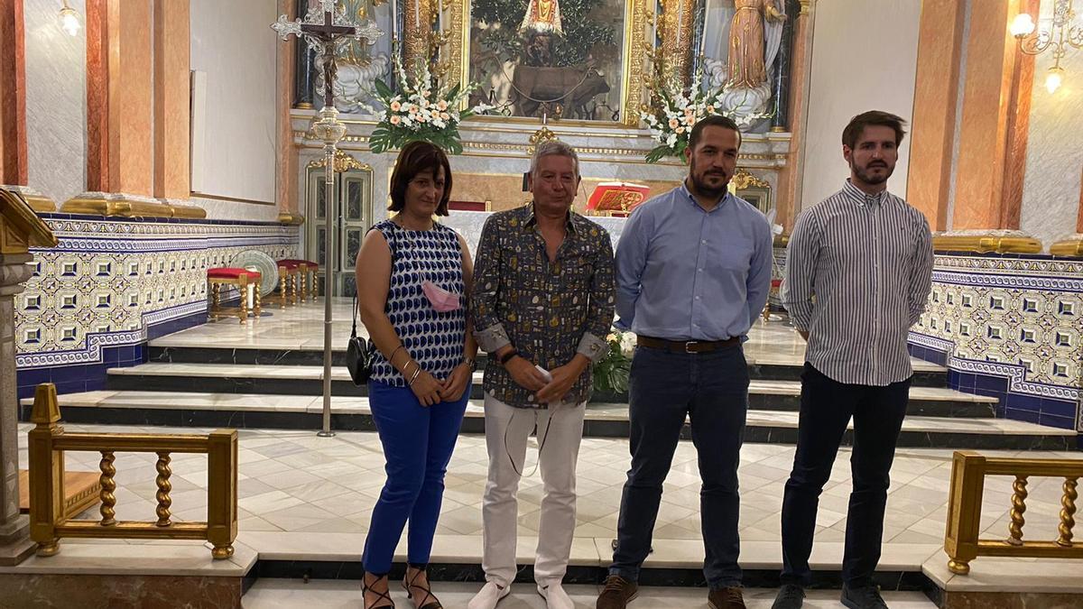 Miembros de la corporación municipal tras la misa en honor a la patrona de Albuixech.