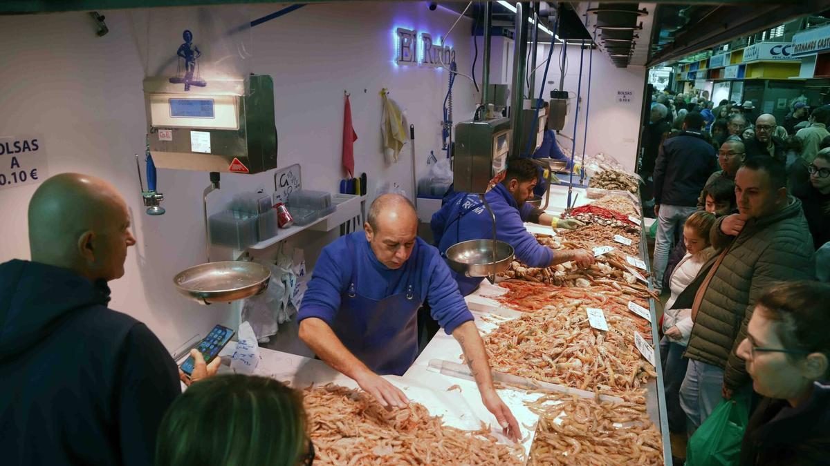 Compras navideñas en el Mercado Atarazanas