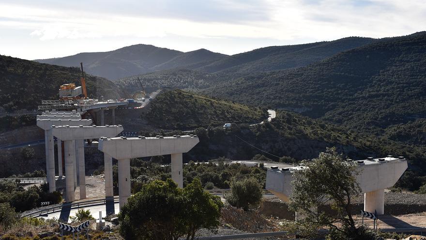 Cortes de tráfico en la N-232 por la recta final de las obras del viaducto de Morella