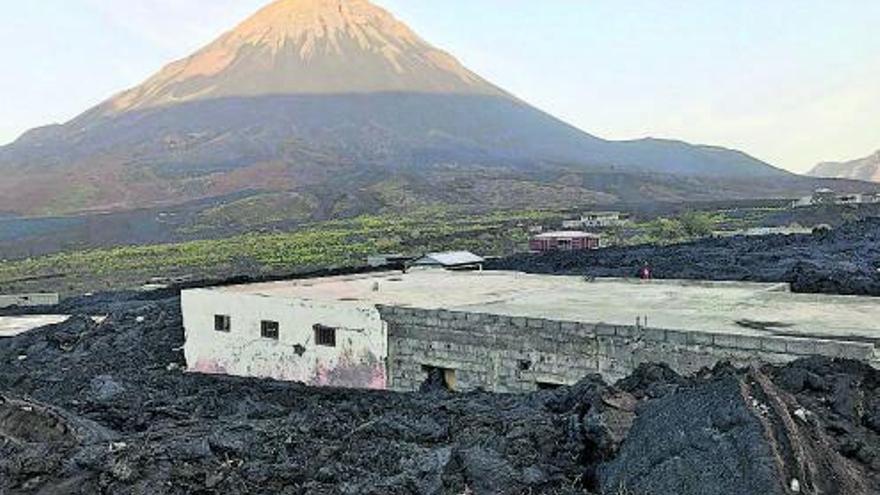 Vivir bajo volcanes