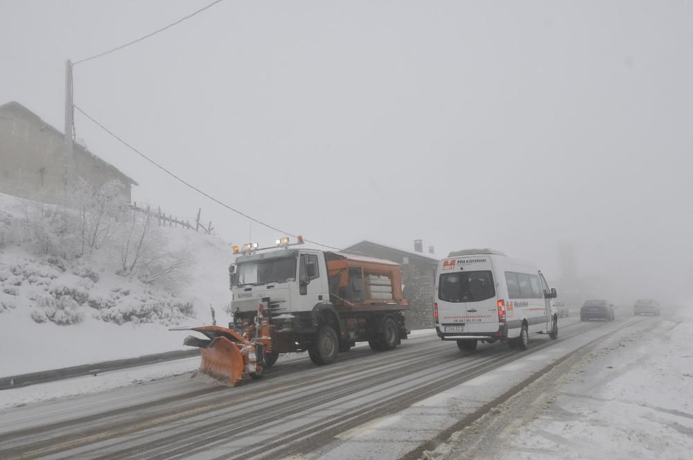 Asturias bajo el primer manto de nieve del año