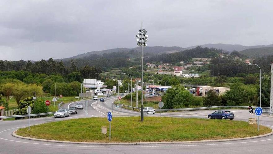 Rotonda de Campañó, donde comenzaría el recorrido de cuatro carriles por la PO-531. // G. Santos