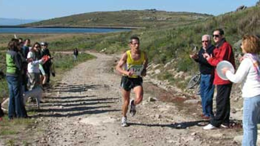 El portugués Luciano Gordo gana la carrera de montaña de Aldeanueva