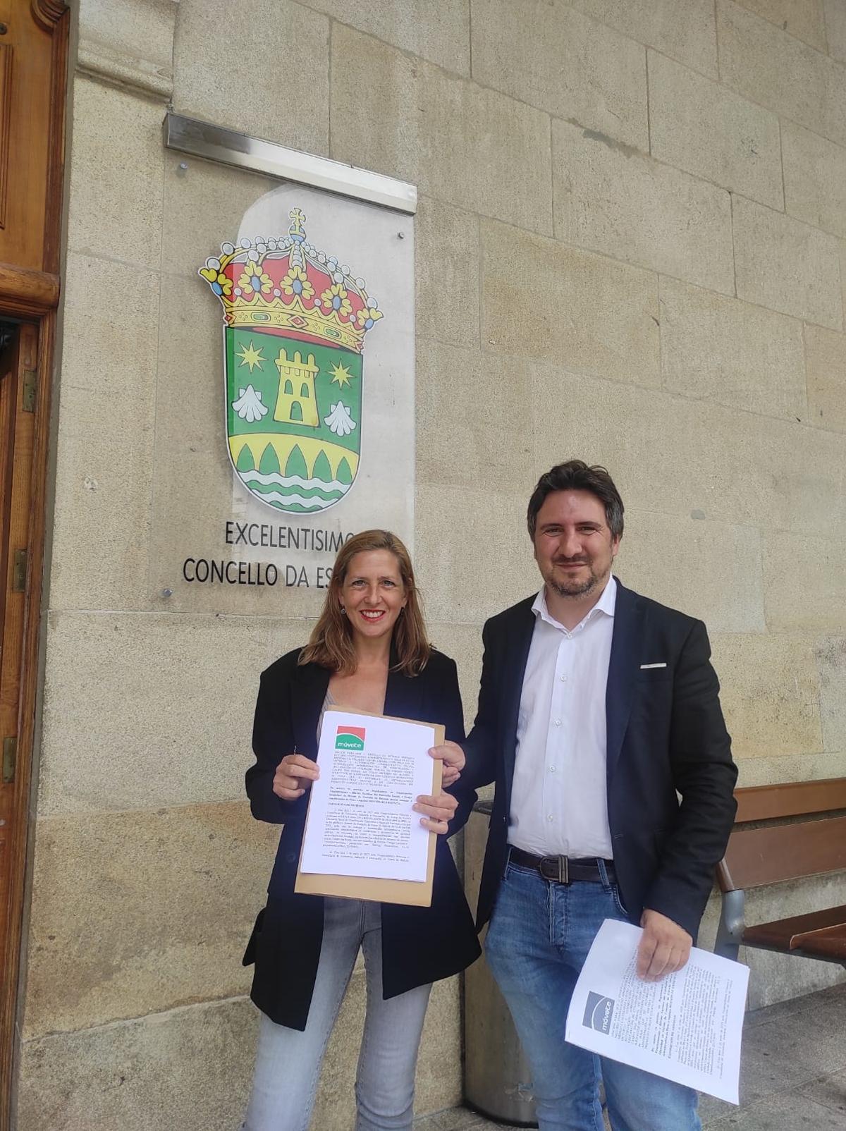 Mar Blanco e Iván Sanmartín, ayer, al presentar la moción de Móvete.