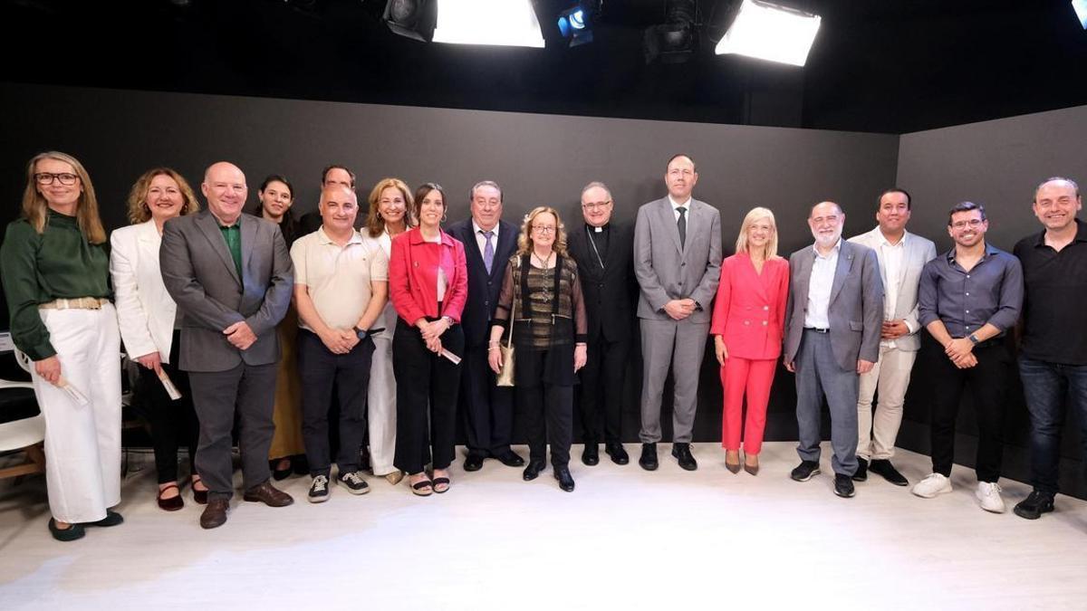 Assistents a la inauguració de les noves instal·lacions de TV Sabadell-Vallès i Taronja Ràdio Vallès