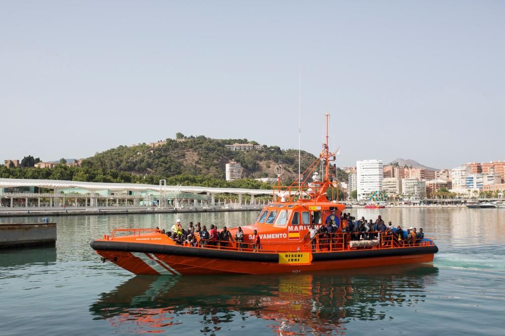 Llegan al puerto de Málaga 80 personas rescatadas de dos pateras