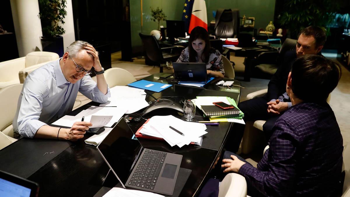 Bruno Le Maire en un descanso de una videoconferencia con el Eurogrupo