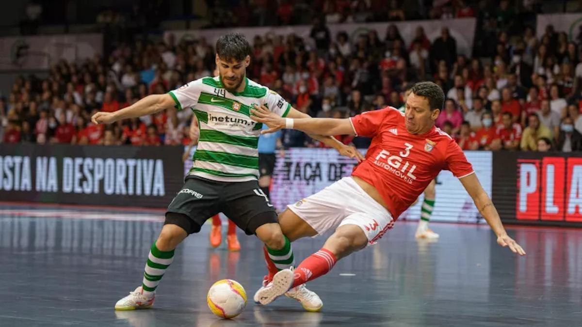 Rómulo, en un partido frente al Sporting de Lisboa