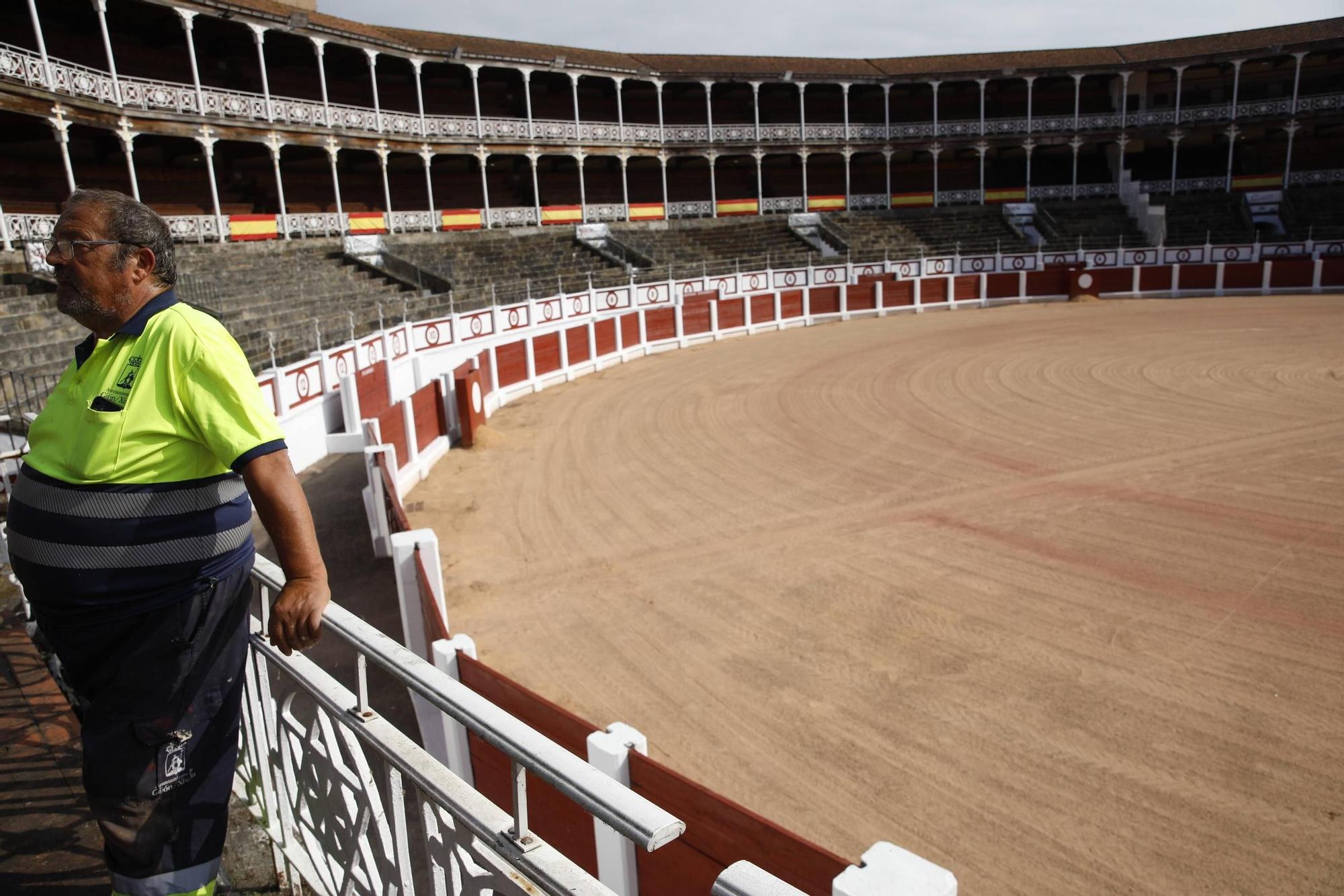 Así se desarrollan los trabajos en El Bibio para la feria taurina (en imágenes)