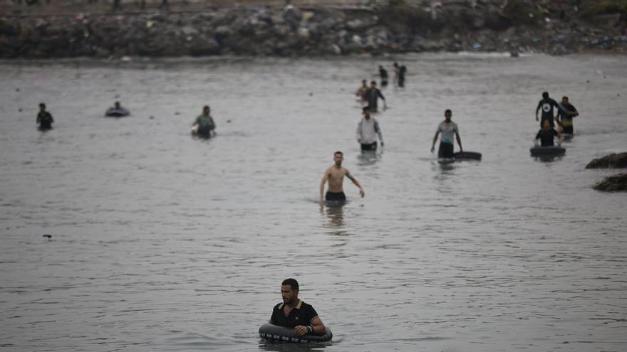 Ceuta, al "límite": "Han llegado familias enteras y sigue entrando gente"