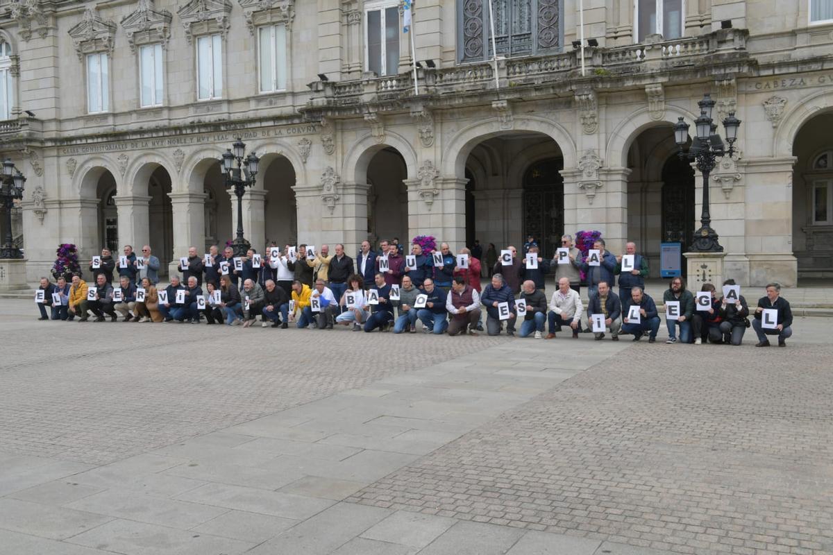 Protesta de taxistas ante el Palacio Municipal, este miércoles.