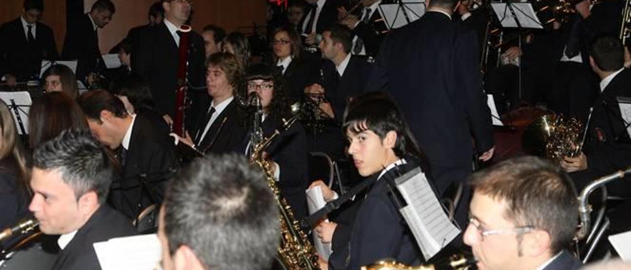 Los músicos de la banda de Alzira votarán al nuevo director tras «probar» a tres aspirantes