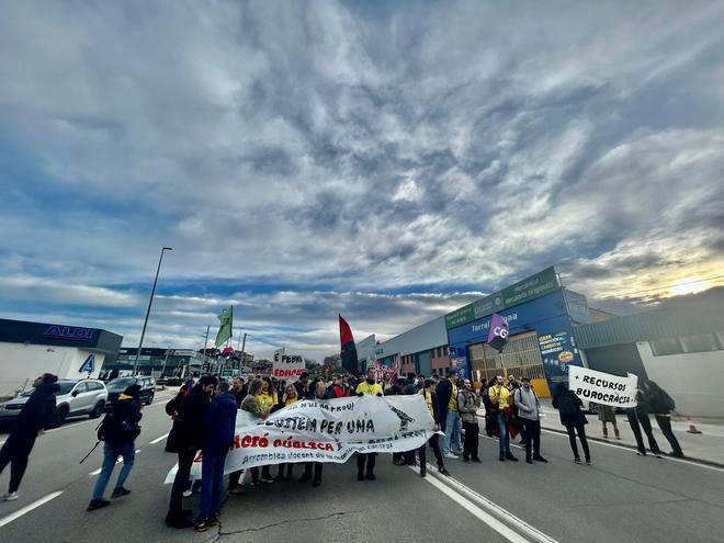 El tall dels docents a la C-55, en fotos