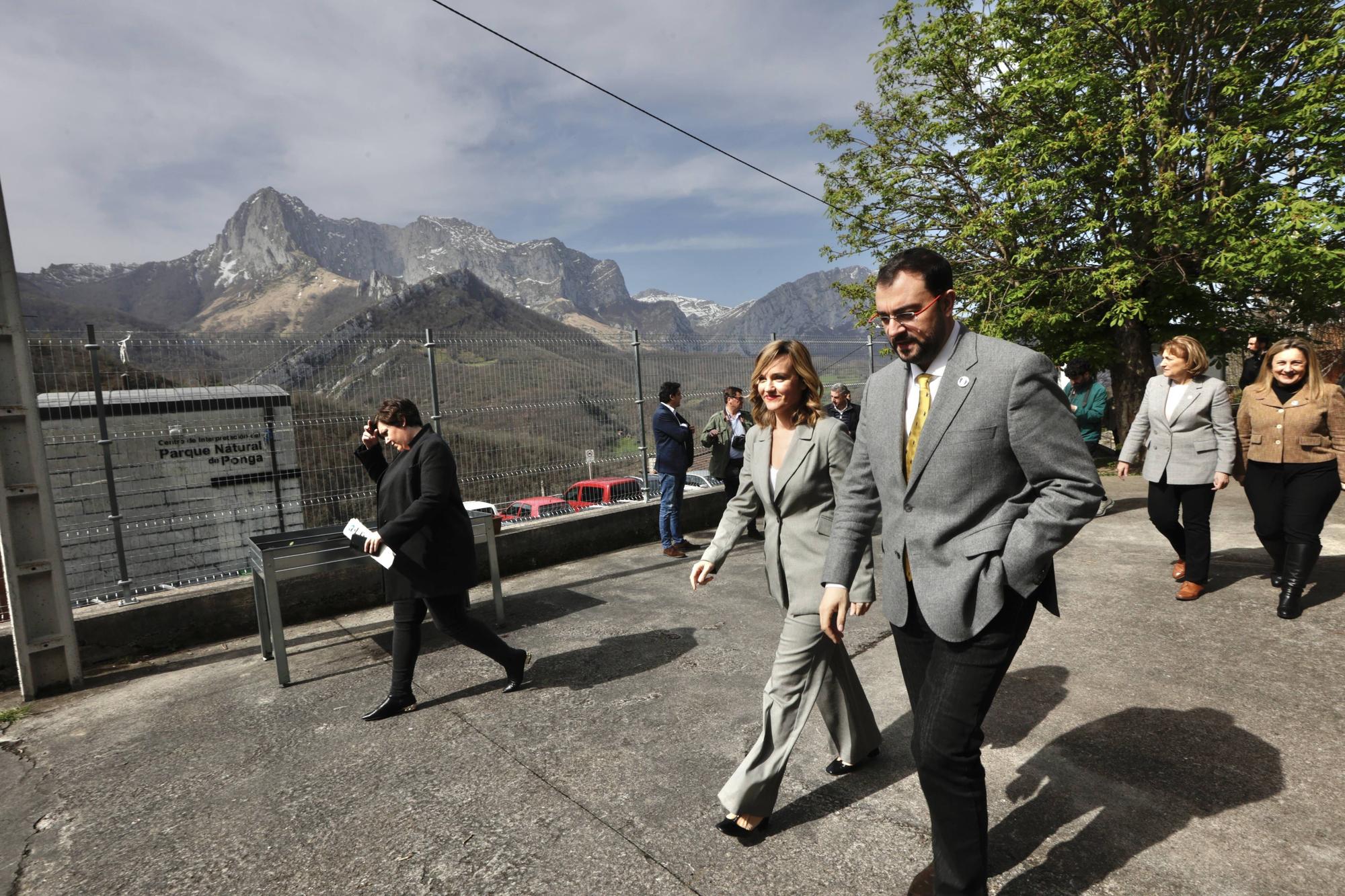 La ministra de Educación, Pilar Alegría, de visita en Asturias.