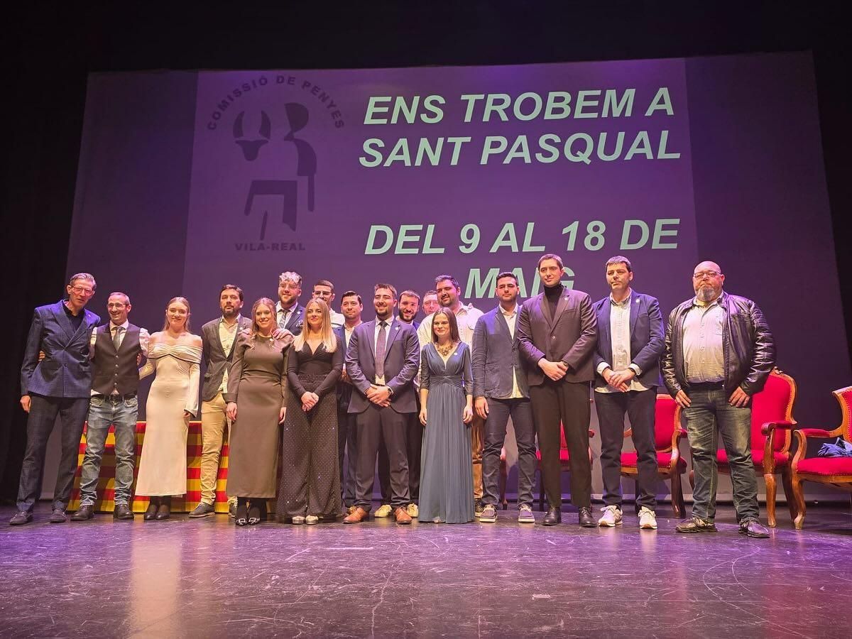 Kike González (último por la derecha), durante la Gala de les Penyes del 2024, el pasado 11 de enero.