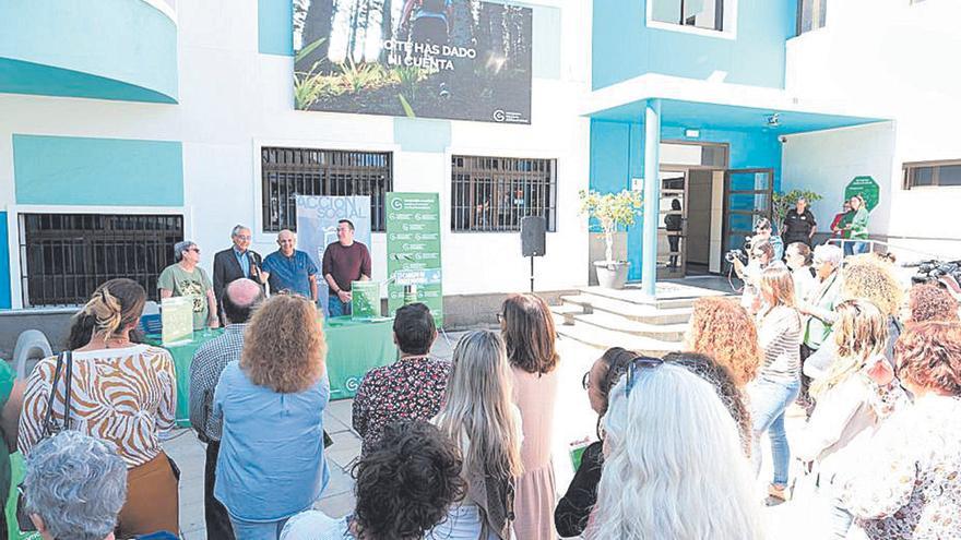 La plaza del Centro Insular de Juventud, primer espacio público sin humo en Fuerteventura
