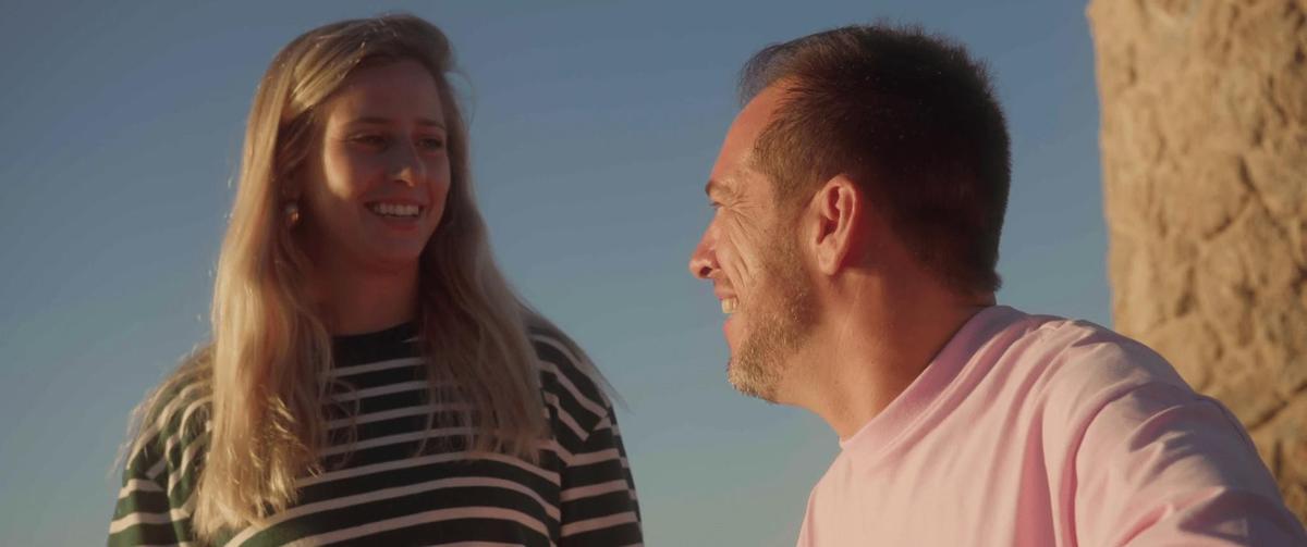 Desirée Vila, protagonista del documental, con El Langui, el director.