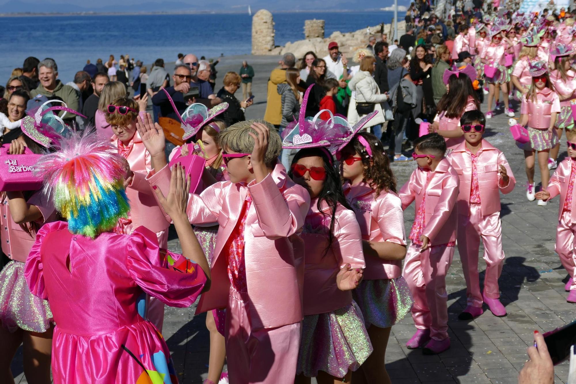 L'Escala s'acoloreix amb la rua de carnaval