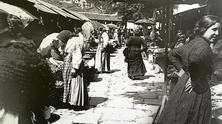 Mujeres en un mercado coruñés.