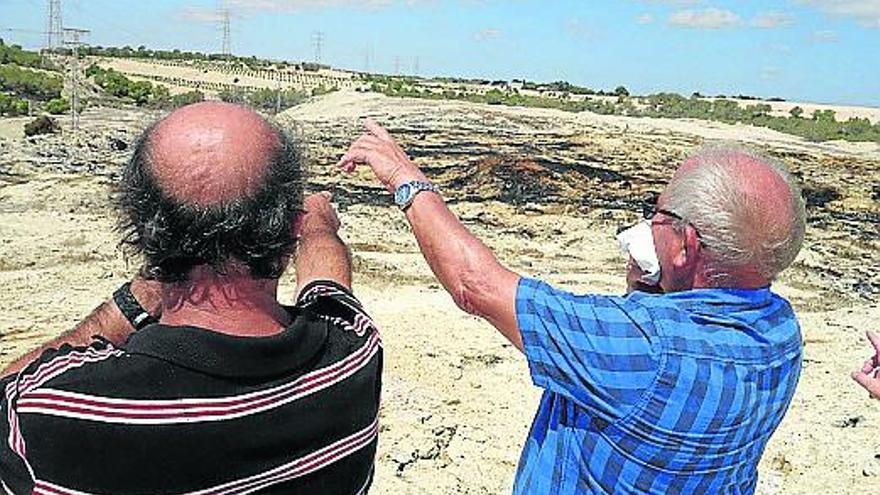 Insalubridad. Los residuos se acumulan durante años en un terreno sin vallar y sin control de accesos