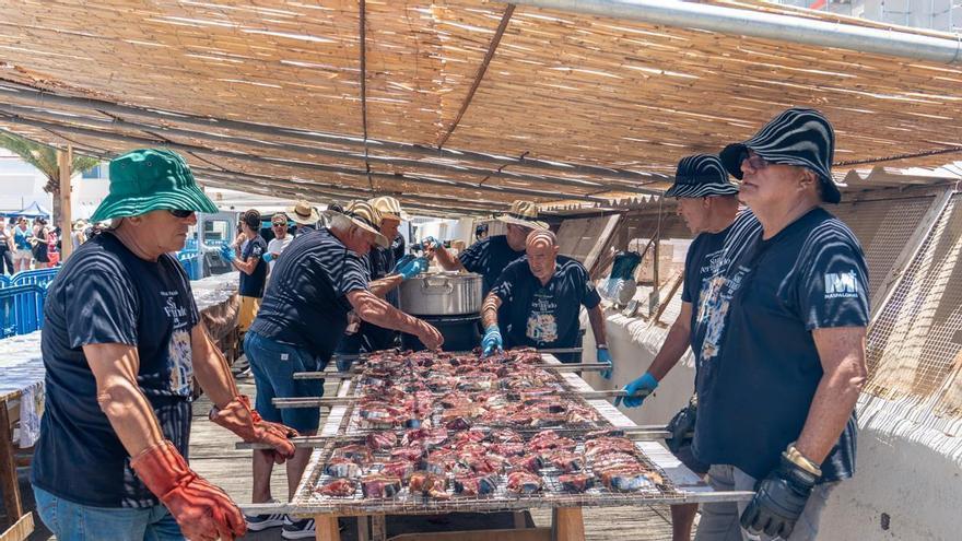 San Fernando celebra con 1.000 kilos de bonito una multitudinaria jornada de tradición, folclore y orgullo canario