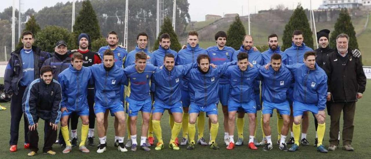 La selección asturiana posa antes de iniciar ayer su último entrenamiento en los campos de la Federación, en Gijón.