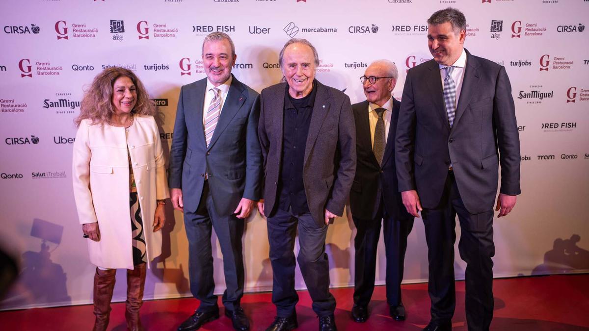 "Festas de Santa Eulália",  invitado de honor este año Joan Manuel Serrat que presentó Lolita Flores.