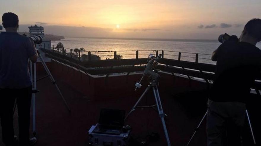 Las nubes en Canarias deslucen el eclipse solar anular