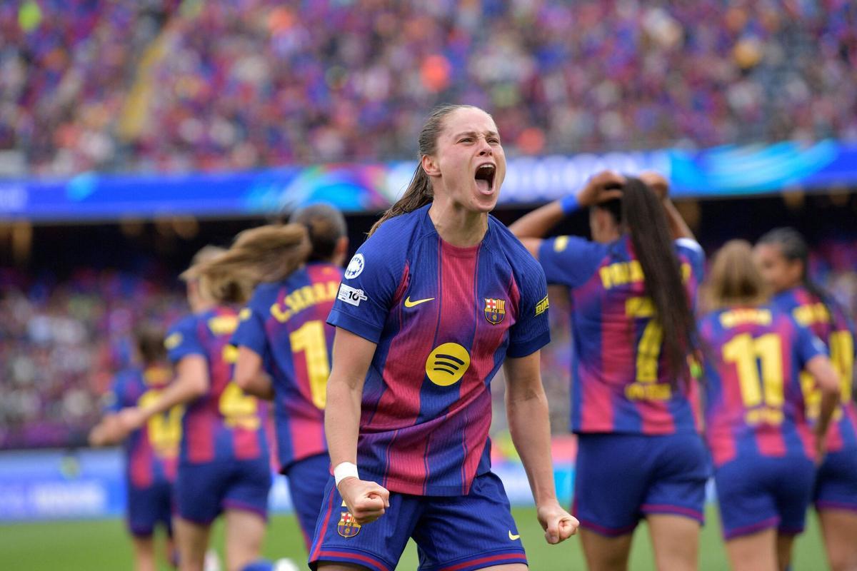 TOPSHOT - Barcelona's Polish forward #17 Ewa Pajor celebrates scoring her team's third goal during the UEFA Women's Champions League semi-final second leg football match between FC Barcelona and Bayern Munich at Camp Nou Stadium in Barcelona on May 3, 2026. (Photo by MANAURE QUINTERO / AFP)