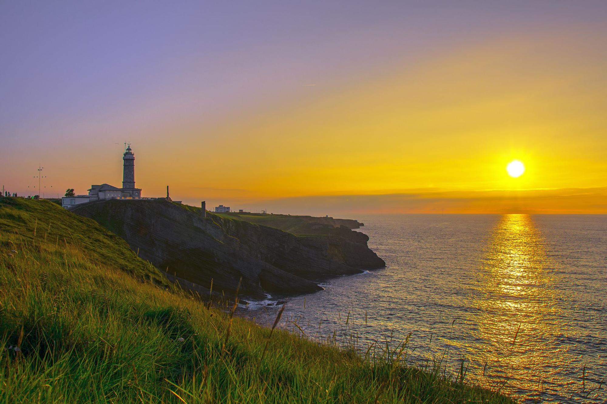 La puesta de sol en Cabo Mayor, Cantabria