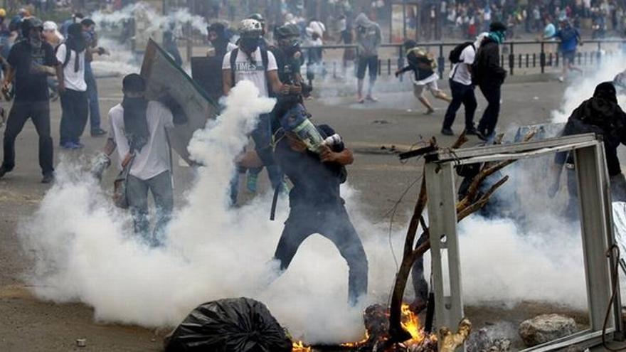 Dos muertos más en Venezuela mientras Gobierno y oposición cruzan reproches