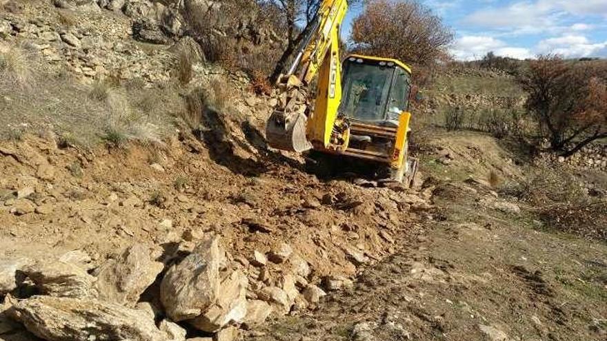 Acondicionamiento del camino hacia el Arenal de Cordero, de Fermoselle.