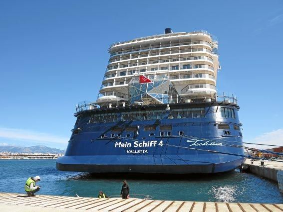 "Mein Schiff 4"