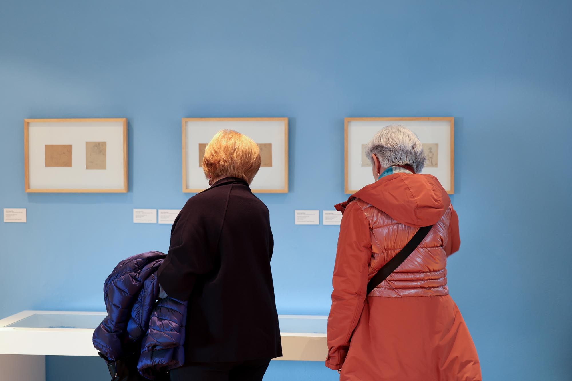 Exposición Luz azul en el Museo Puget.