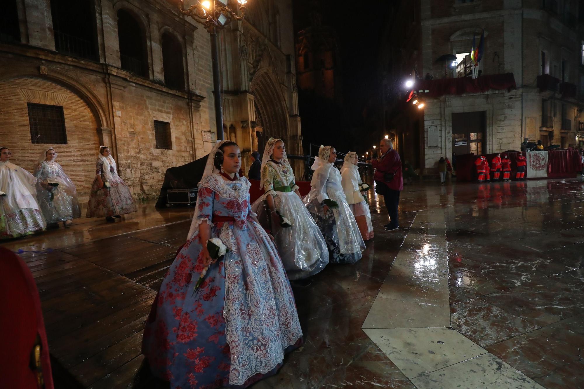 Búscate en el primer día de ofrenda por la calle de la Paz (entre las 19:00 a las 20:00 horas)