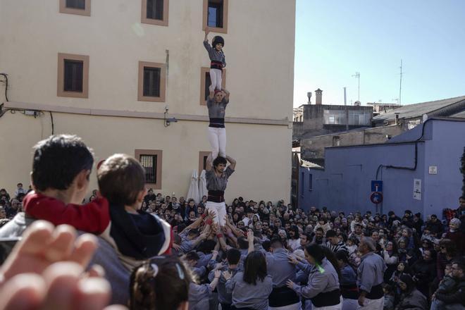 La pujada i baixada del pilar de quatre dels Tirallongues a Manresa
