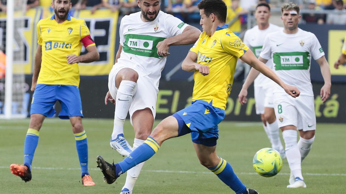 3-0. El Cádiz respira con una goleada al Elche en la recta final