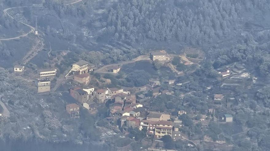Fin del peligro por el incendio de Las Hurdes: La Junta de Castilla y León lo da por extinguido y Extremadura por controlado