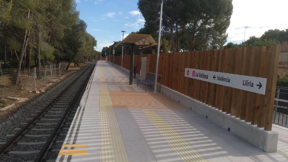 Nuevo apeadero de La Vallesa.