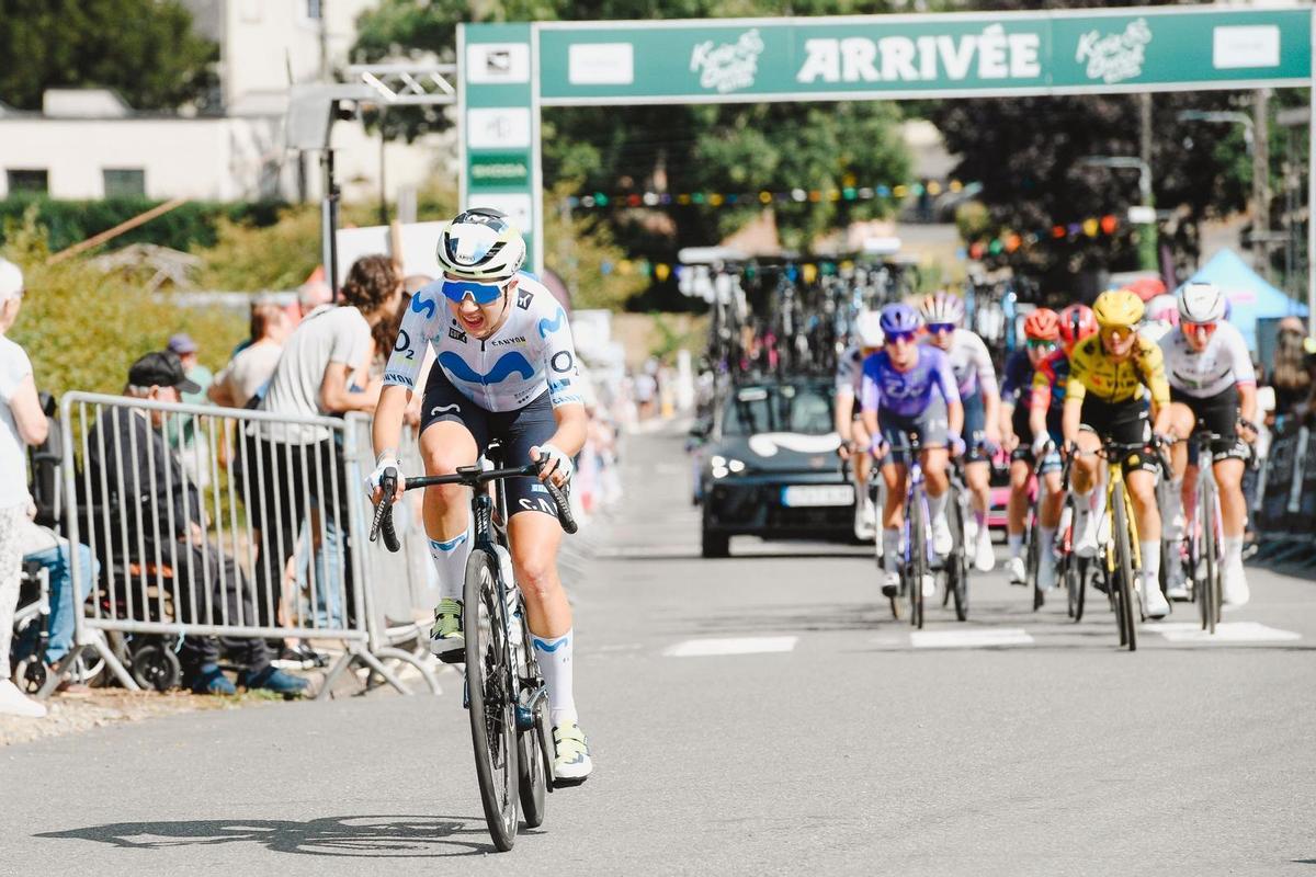 Alejandra Neira en el transcurso de la prueba ciclista