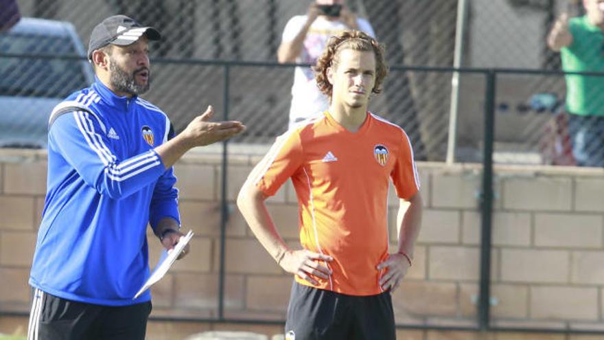 Lucas Orban, en un entrenamiento junto a Nuno.