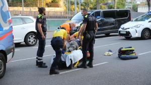 Motorista accidentado en una calle de Barcelona, en agosto de 2022