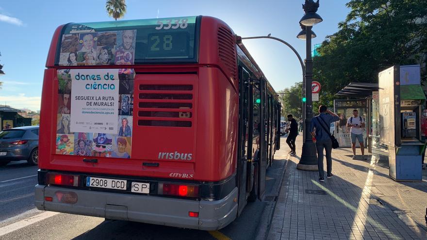 La EMT permitirá recorrer los murales de la ruta Dones de Ciència