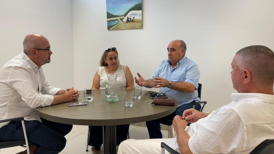 Sant Josep muestra su compromiso social con los integrantes del asentamiento de Cas Raspalls