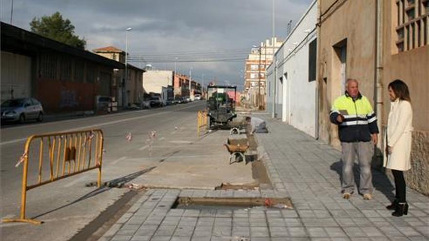 La reforma del vial San Jaime de Almassora llega a su ecuador tras retomarse la obra