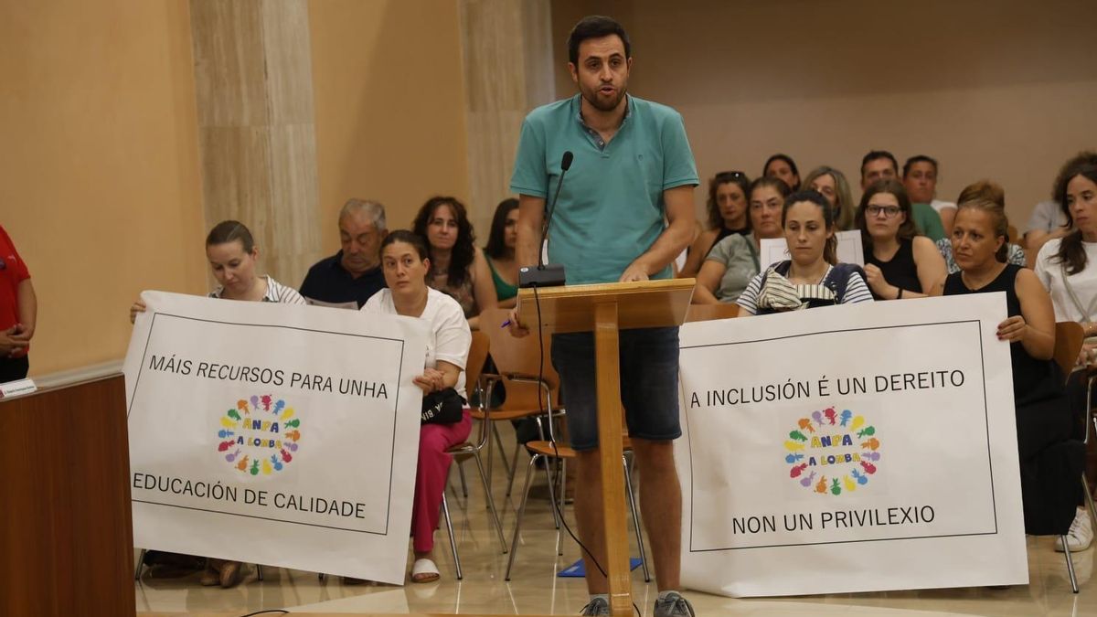 La exposición de Antón Santos, portavoz del ANPA A Xunqueira, durante el pleno.