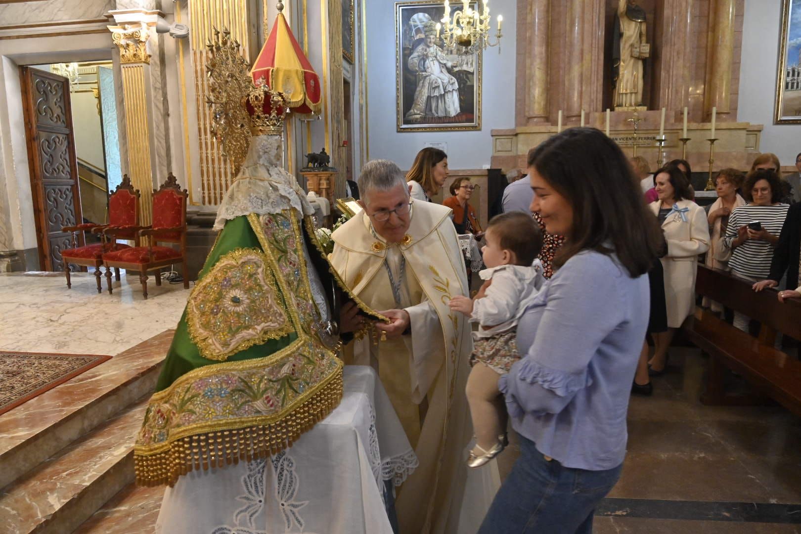 Castelló muestra su devoción por Lledó con el tradicional Paso por el Manto